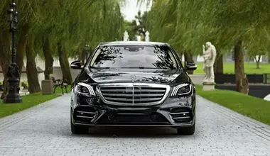 Luxury Graduation Car Rentals 380 _ 220